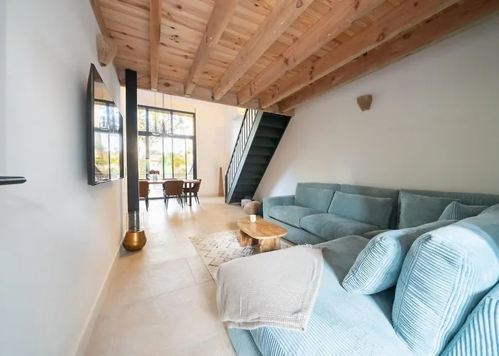 House With And Direct Access To Cazaux